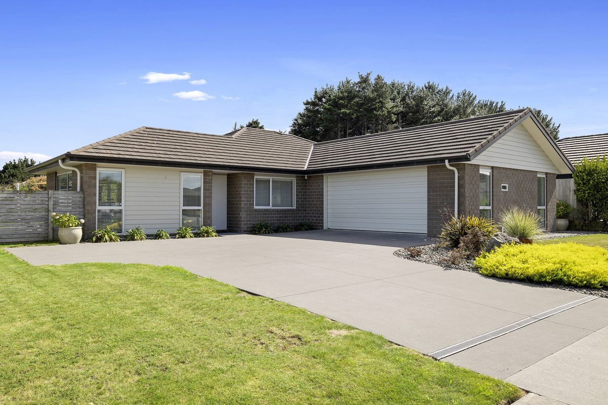 7 Ryder Drive, Waiwhakaiho, New Plymouth - Carousel 1