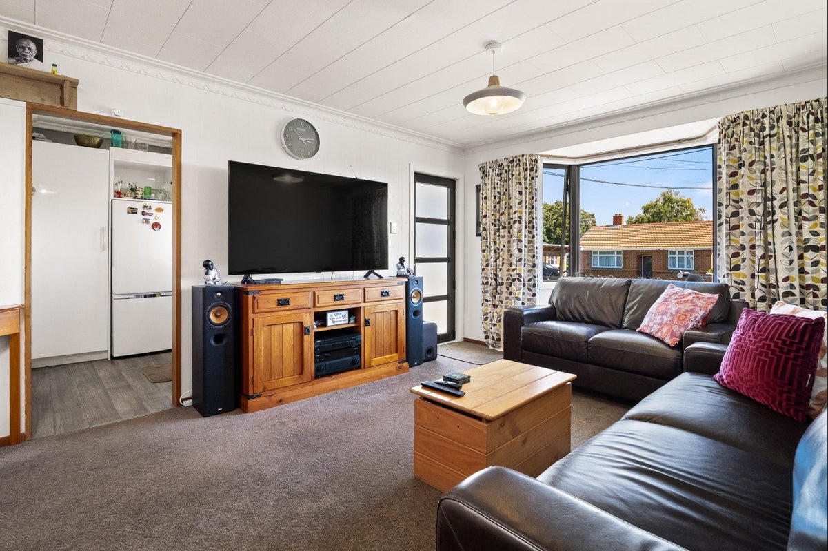 17 Argyle Street, Mornington, Dunedin - Carousel 2