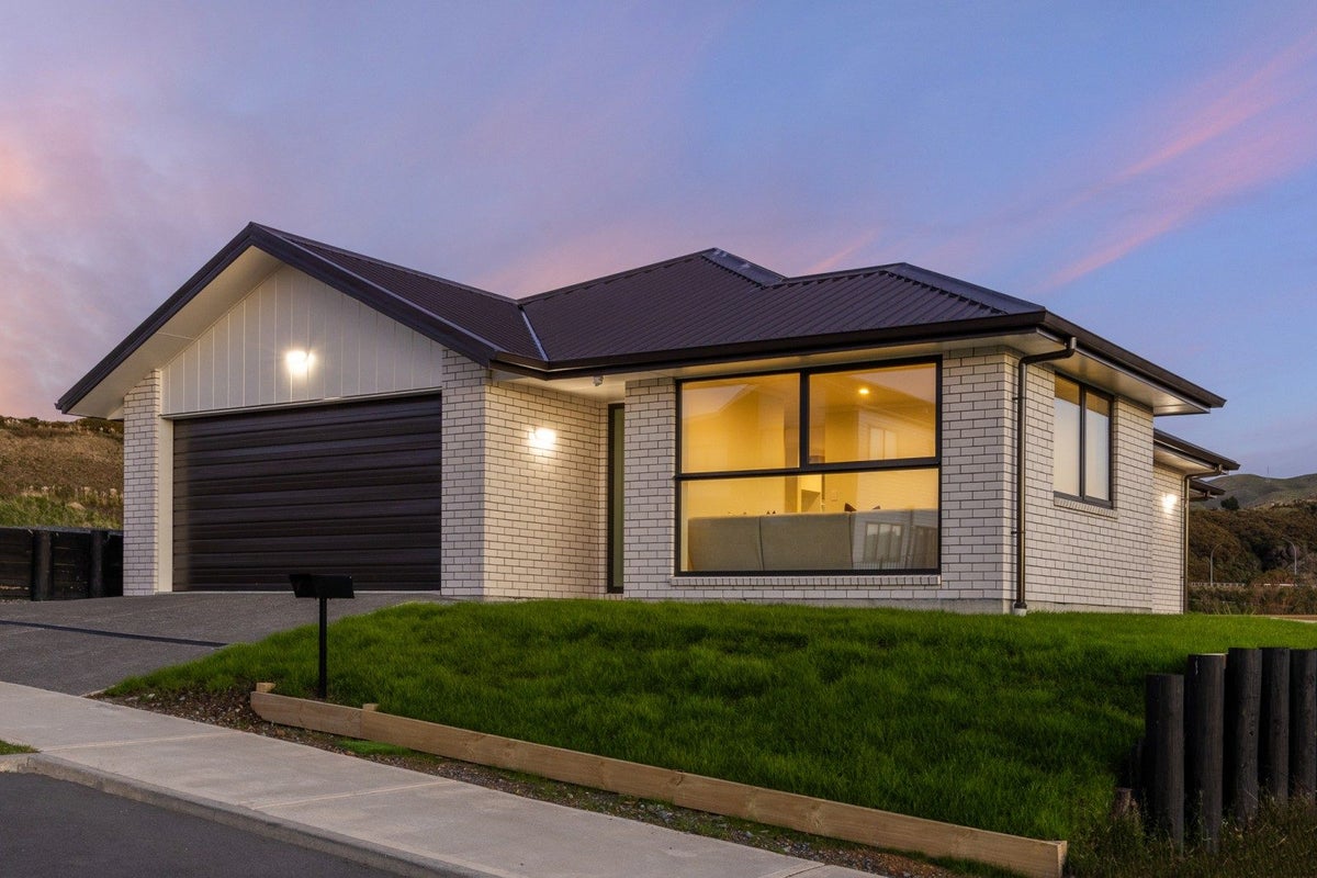 54 Holystone Road, Whitby, Porirua - Carousel 1