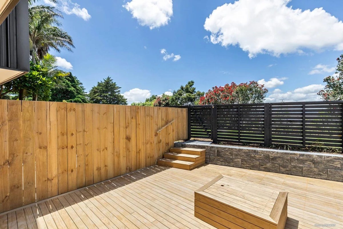 6/24 Carnoustie Drive, Wattle Downs, Auckland - Carousel 2