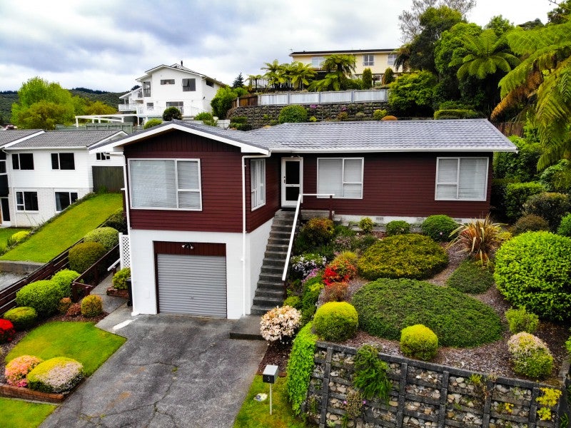 5 Dawn Grove, Brown Owl, Upper Hutt - Carousel 1