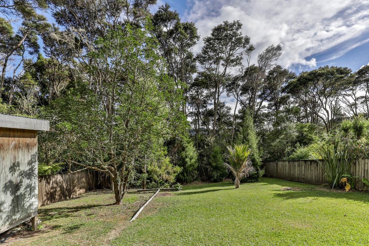44 Minnehaha Avenue, Titirangi, Auckland - Carousel 2
