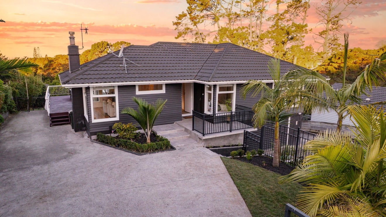 12 Crystal Avenue, Glendene, Waitakere City, Auckland - Carousel 1