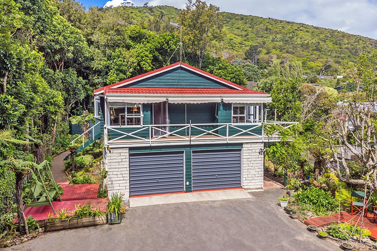 15B Kakariki Grove, Waikanae - Carousel 2