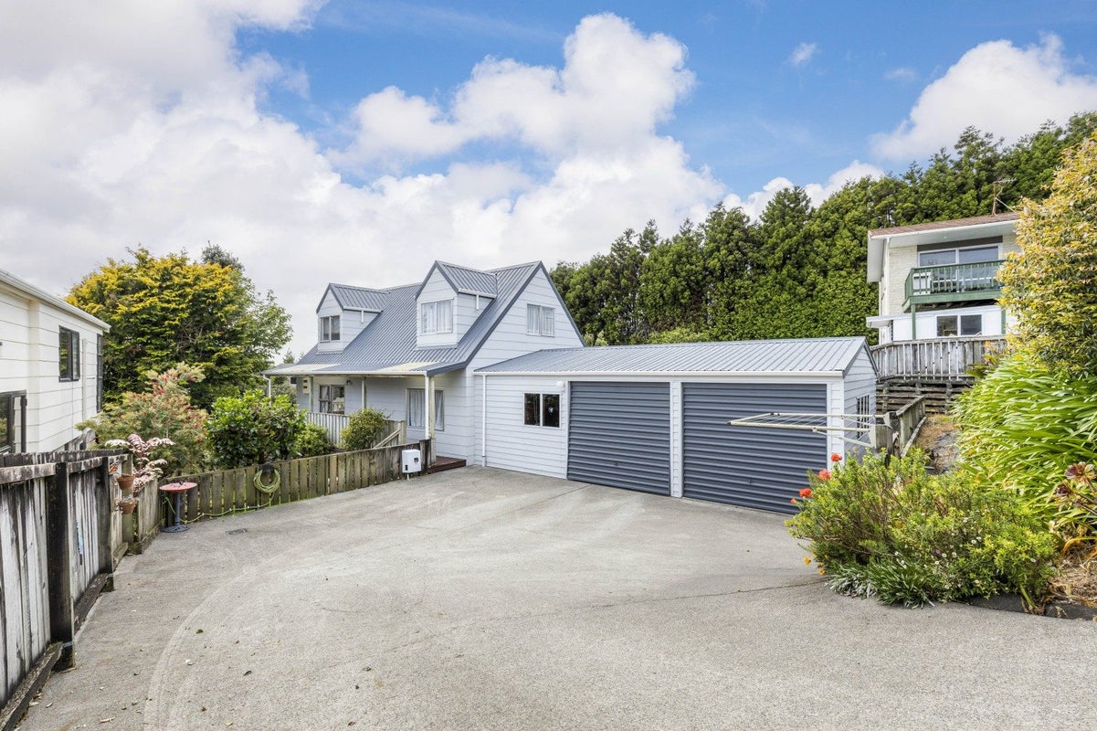 79 Queens Road, Glen Avon, New Plymouth - Carousel 1