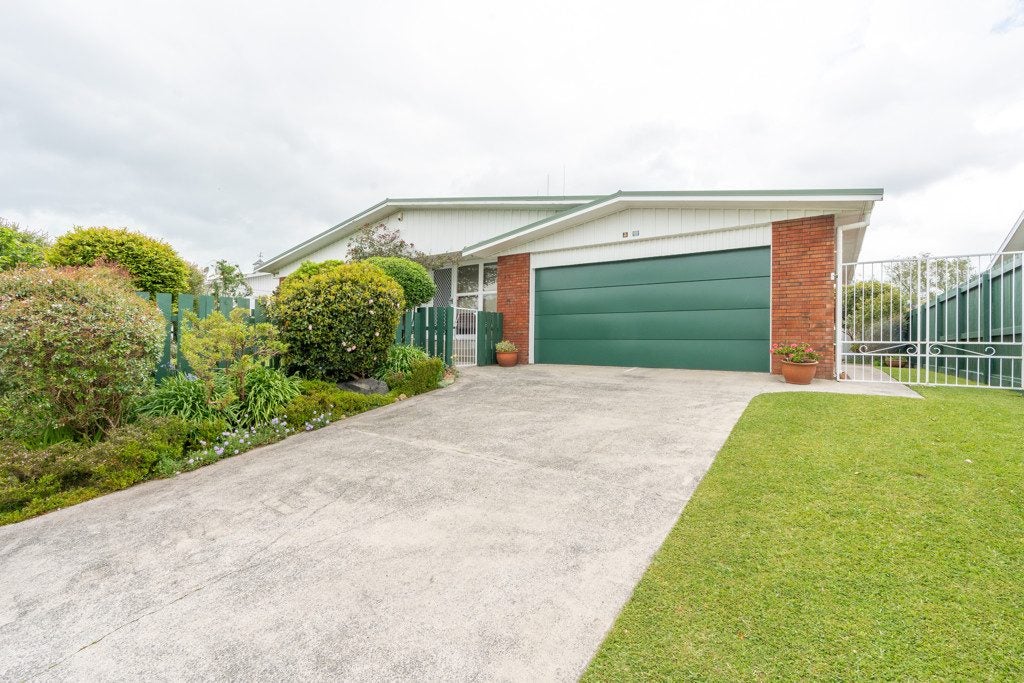 8 Hillary Street, Chedworth, Hamilton - Carousel 2