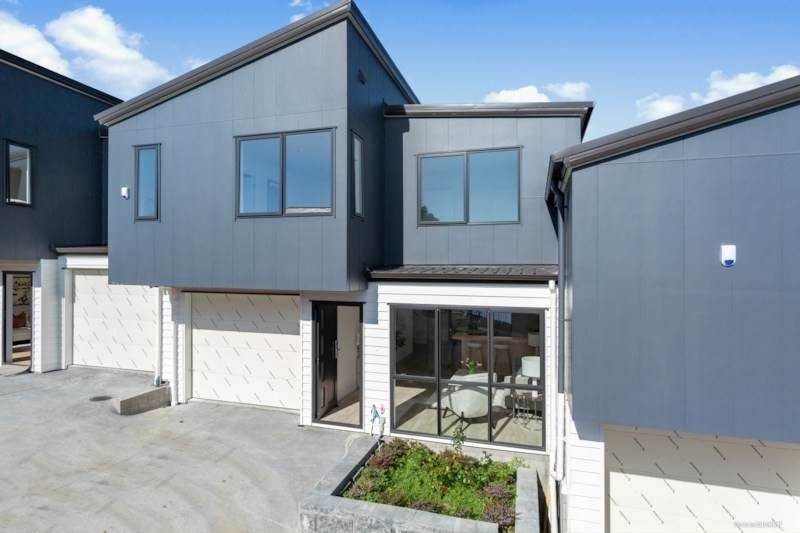 33B Arran Road, Browns Bay, Auckland - Carousel 1