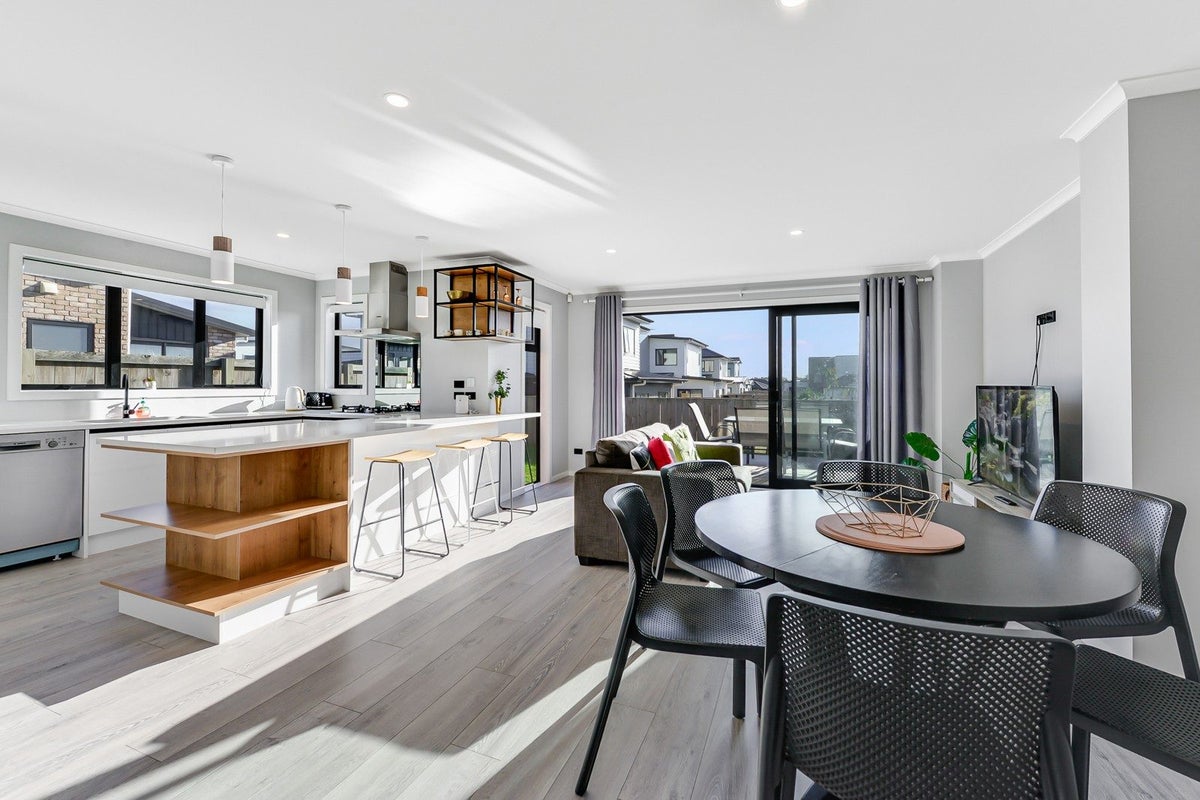 2/38 Maanihi Drive, Rototuna North, Hamilton - Carousel 1