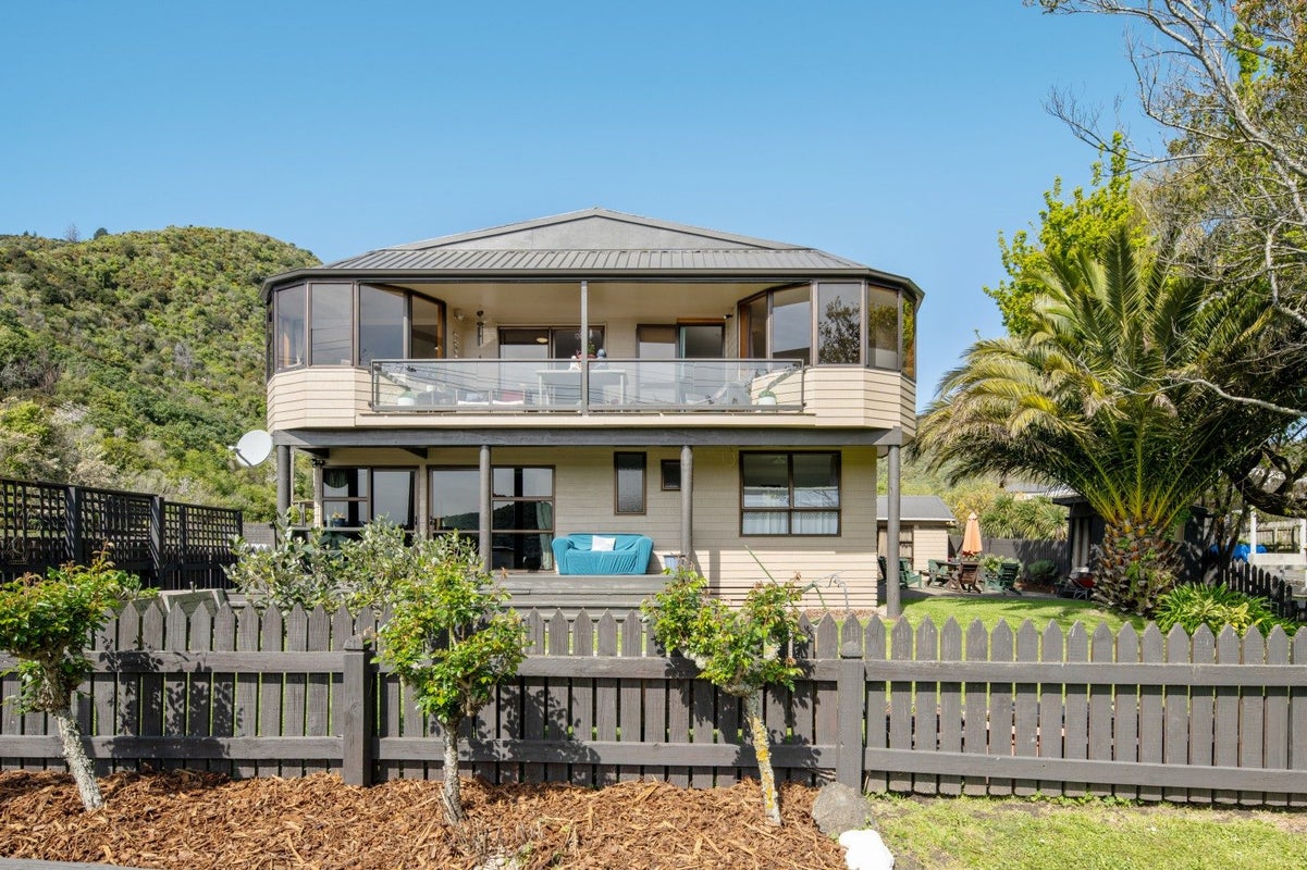 318 Waikawa Road, Waikawa, Picton - Carousel 1