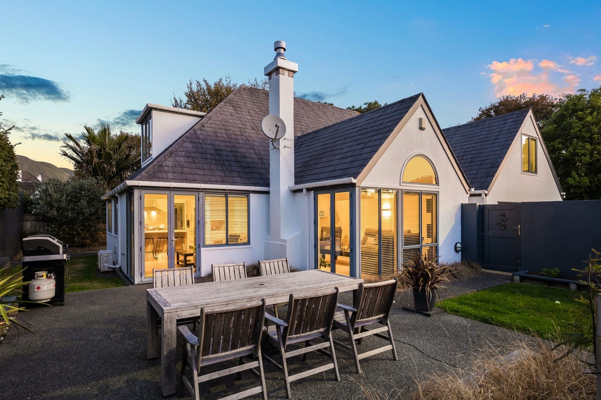 1 Manuka Avenue, Woburn, Lower Hutt - Carousel 2