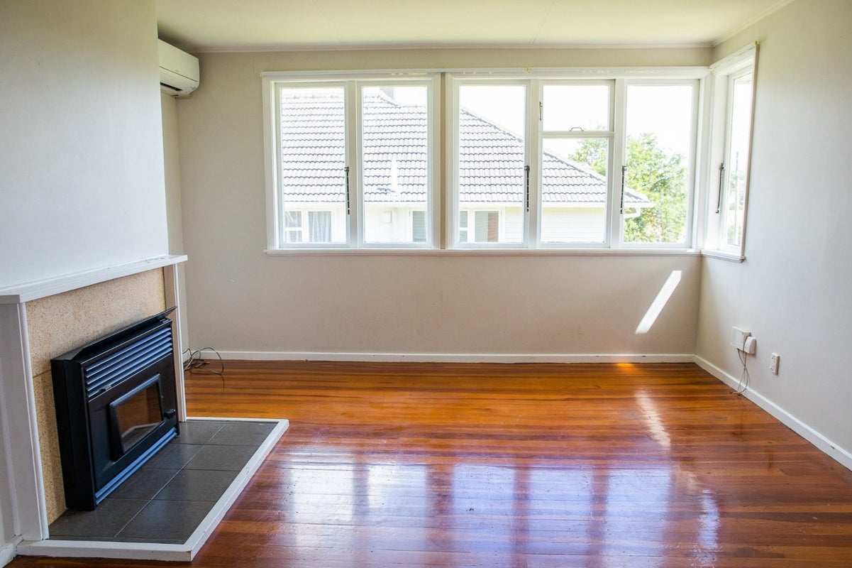 51 Hillary Crescent, Belmont, Auckland - Carousel 1