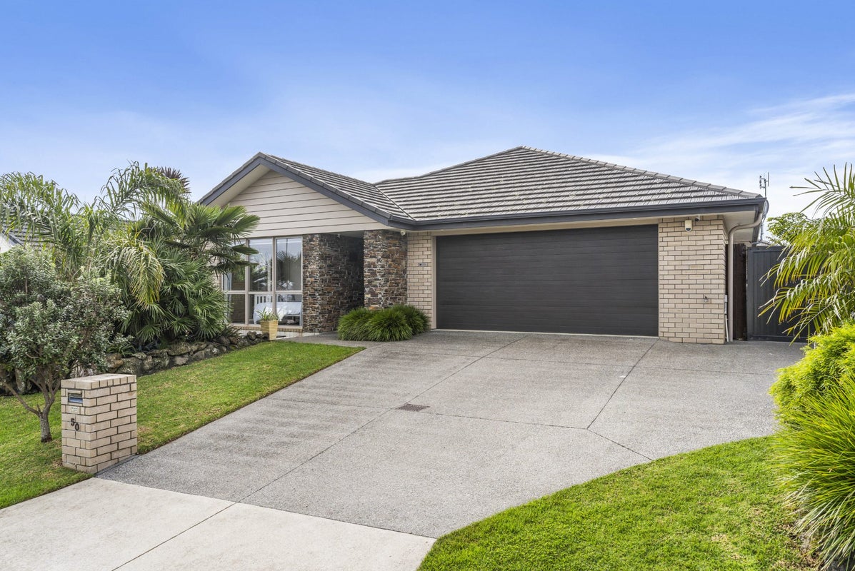 50 Seventh View Avenue, Beachlands, Auckland - Carousel 2