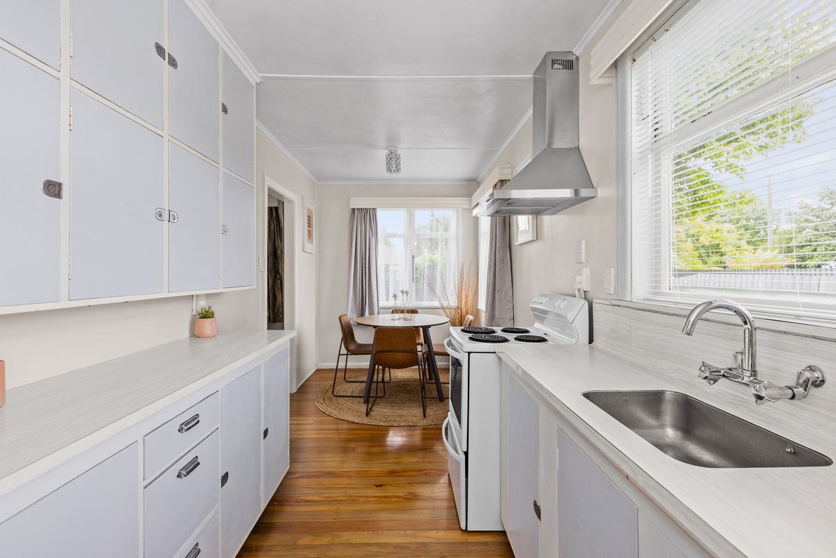 16 Menin Road, Onekawa, Napier - Carousel 2