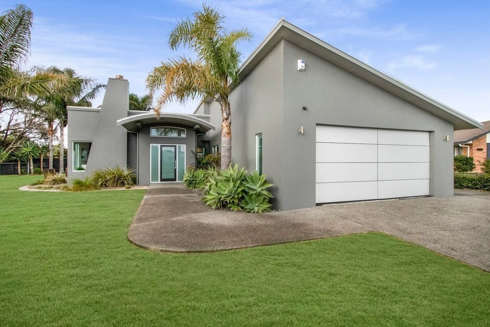 37 Lothian Brae, Wattle Downs, Auckland - Carousel 1