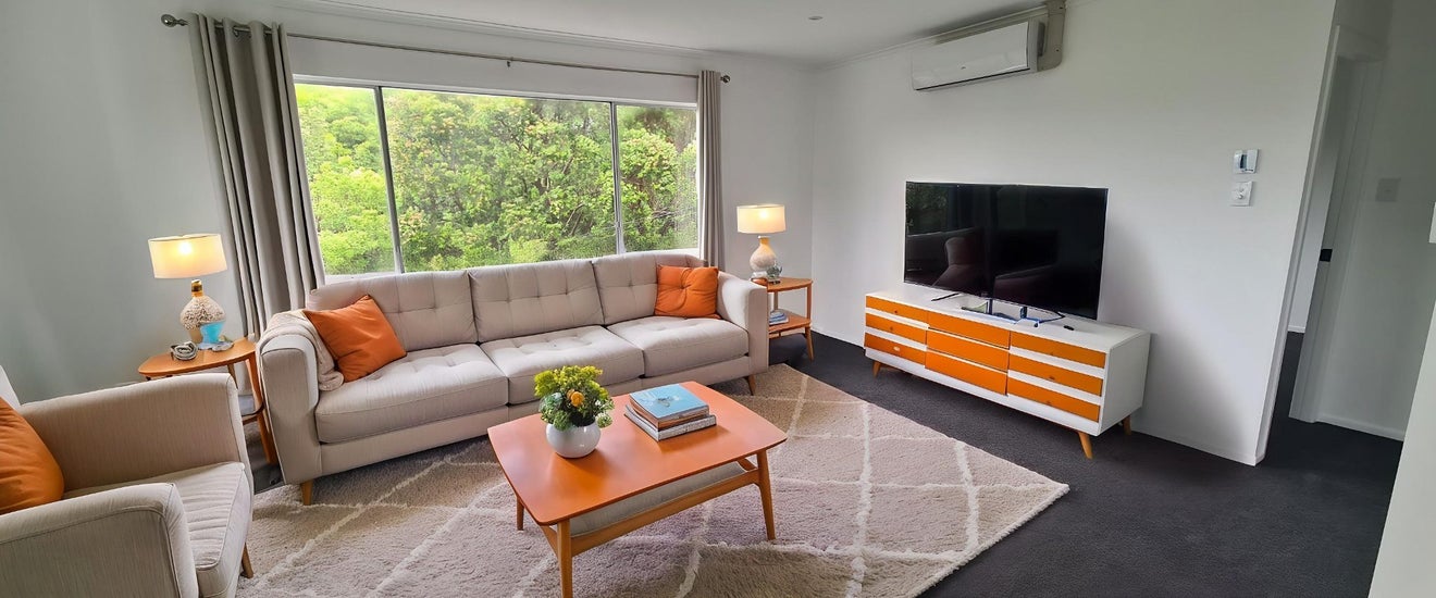 2/4 Glanmire Road, Newlands, Wellington - Carousel 1