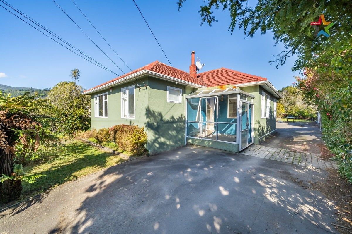 88 Main Road, Wainuiomata, Lower Hutt - Carousel 1