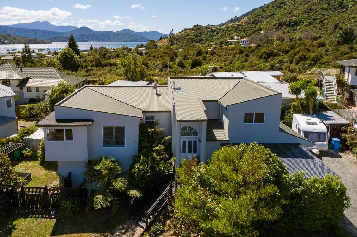 1A Matai Place, Waikawa, Picton - Carousel 1