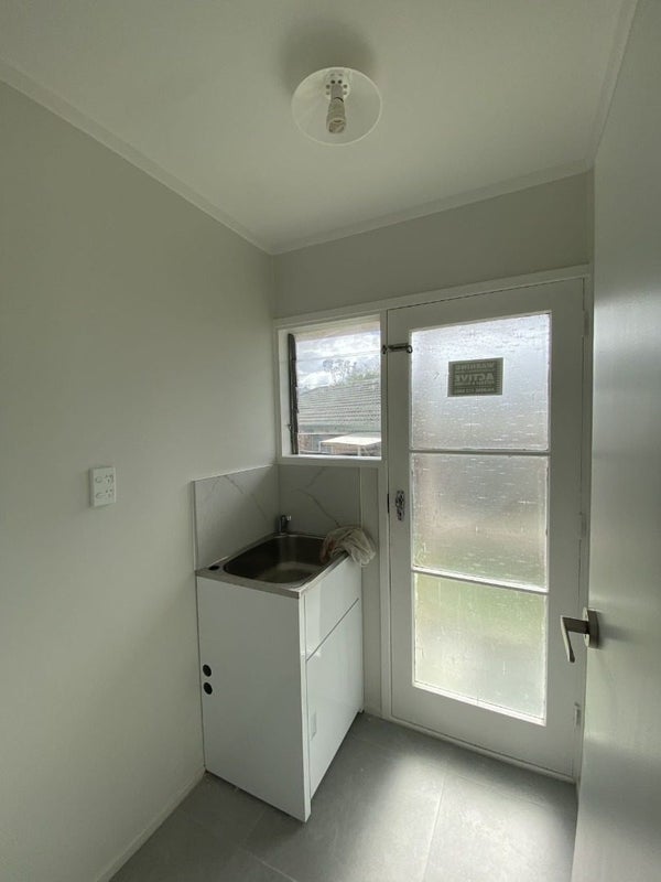 1/55 Fruitvale Road, New Lynn, Auckland - Carousel 12