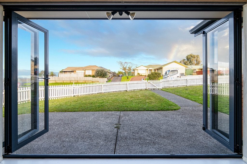 1 Northridge Terrace, Massey, Auckland - Carousel 1