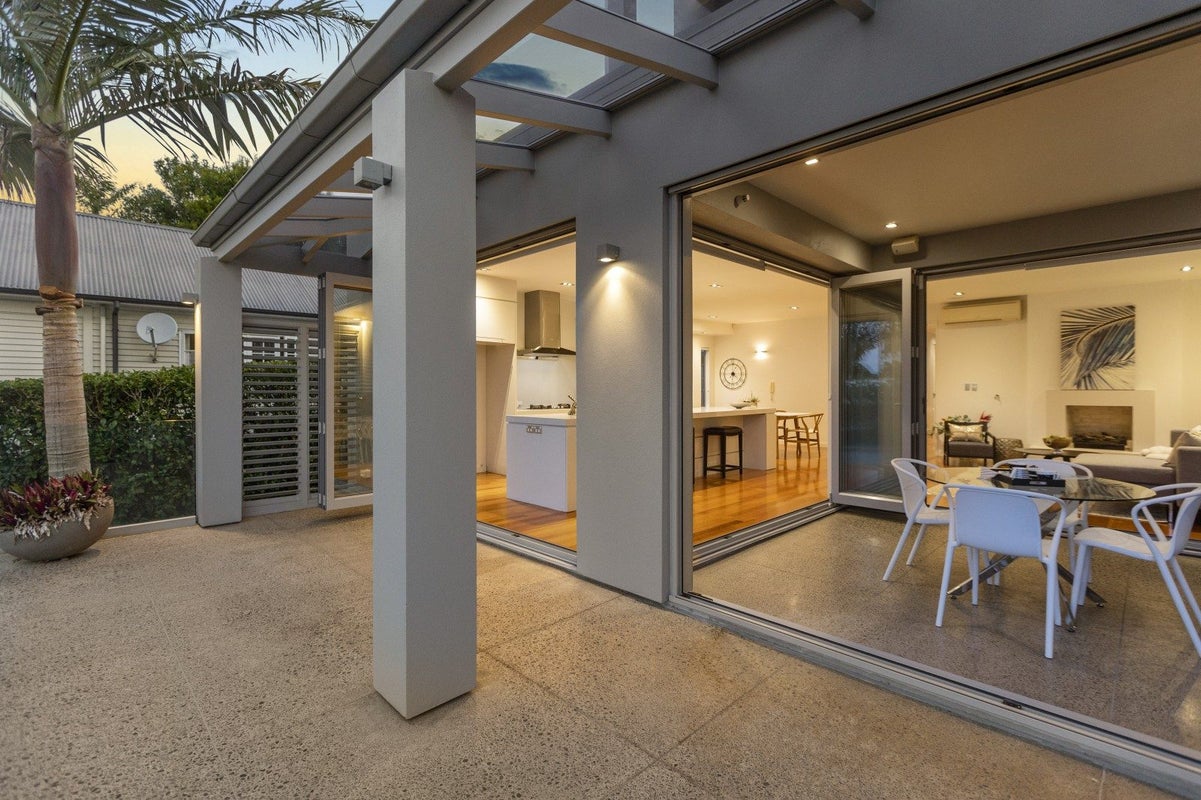 14 Tautari Street, Orakei, Auckland - Carousel 27