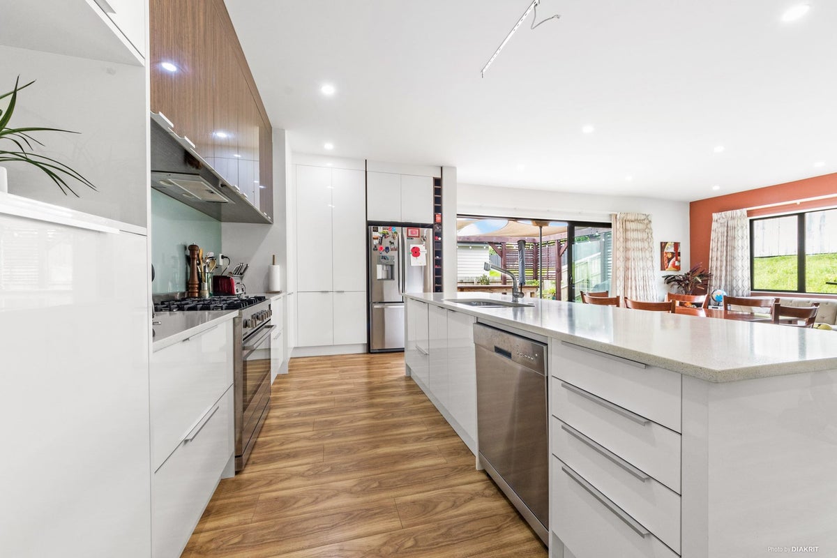 17 Remana Crescent, Huapai, Kumeu - Carousel 1