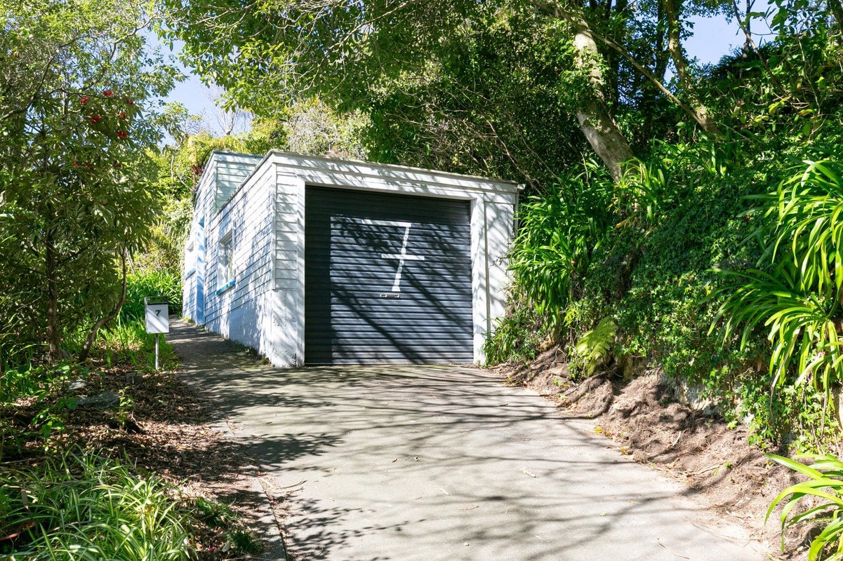 7 Lyndhurst Road, Tawa, Wellington - Carousel 19