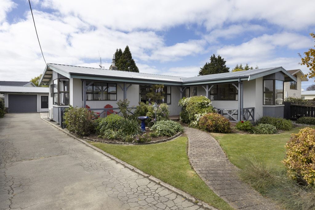 8 Airedale Road, Weston, Oamaru - Carousel 1