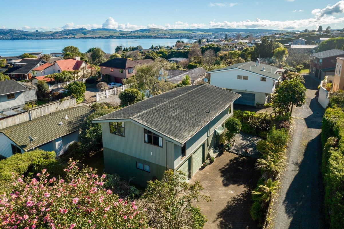 2/48 Harvey Street, Waipahihi, Taupo - Carousel 1