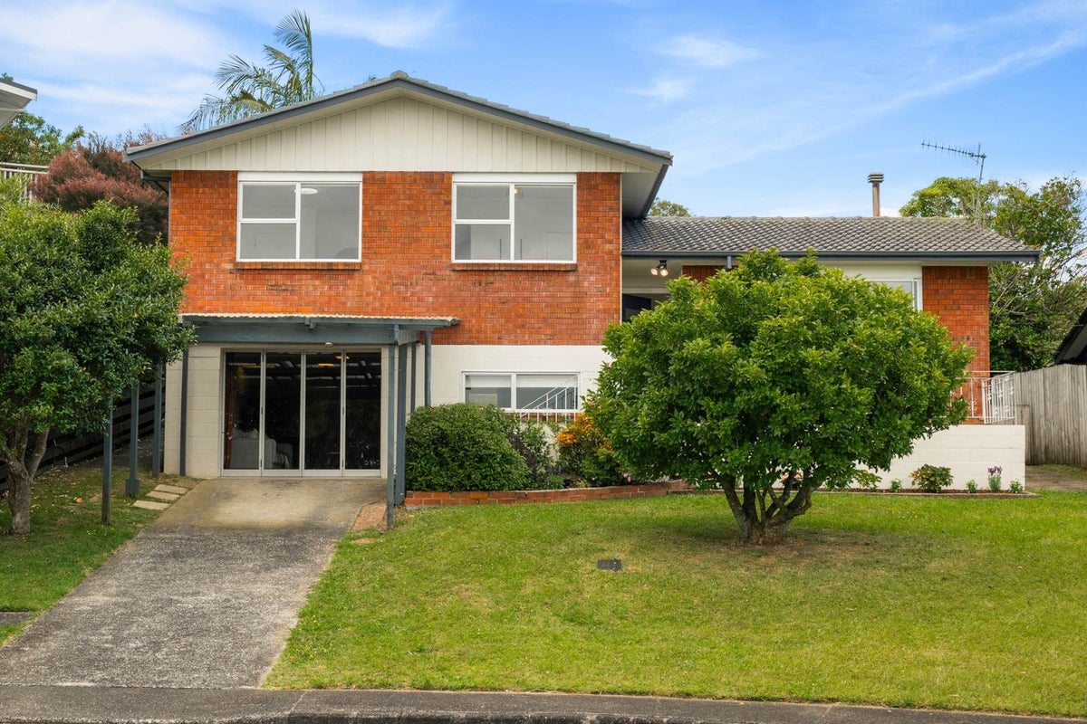 20 Welland Place, Hillcrest, Auckland - Carousel 1