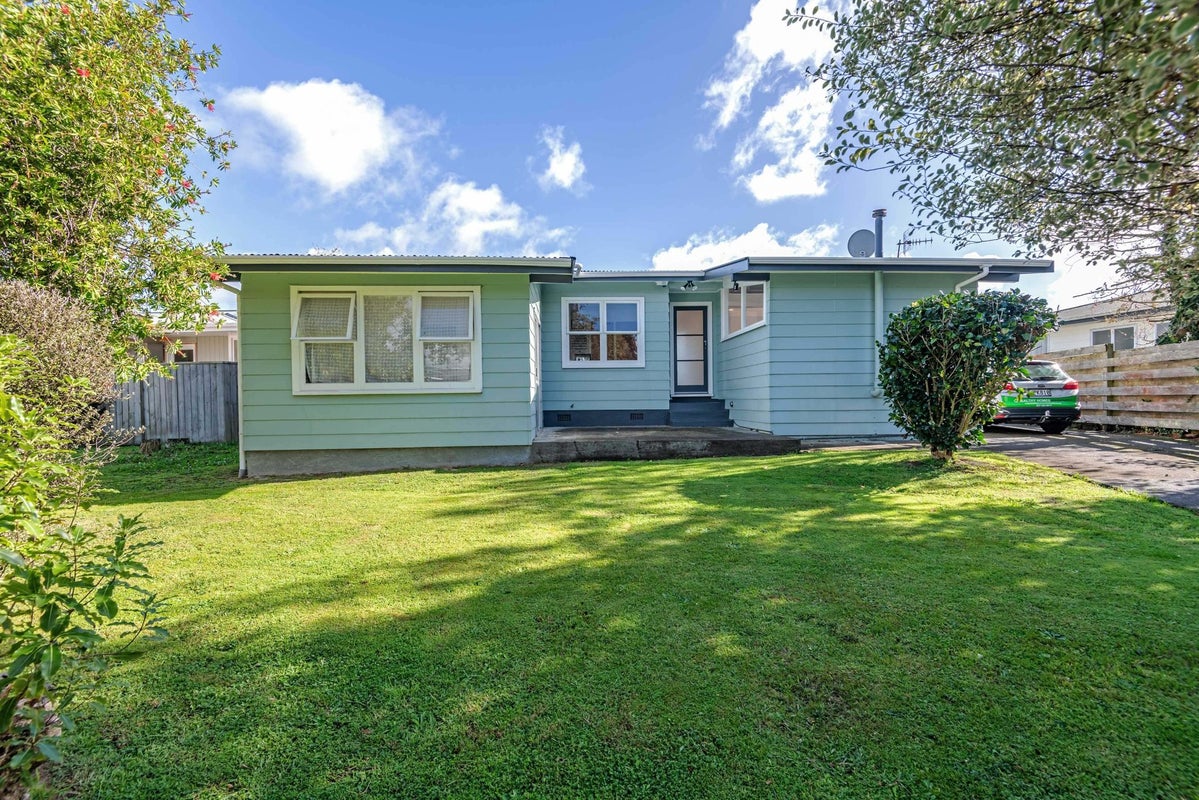 88 Apollo Parade, Milson, Palmerston North - Carousel 1