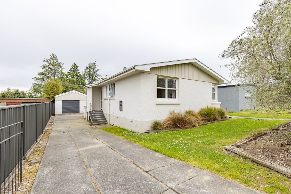 4 Cambridge Terrace, East Gore, Gore - Carousel 1