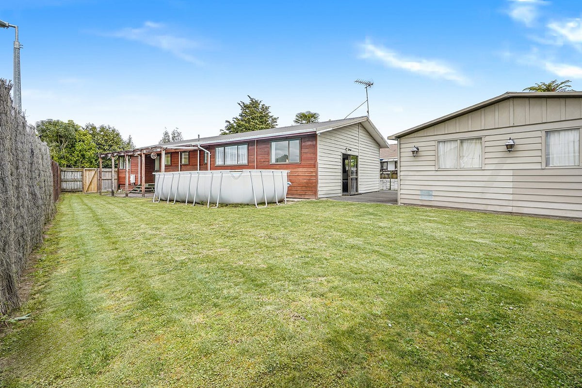 42 Garland Drive, St Andrews, Hamilton - Carousel 1