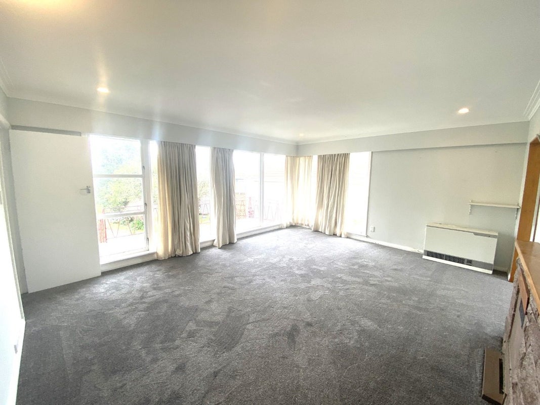 32 Allen Terrace, Tawa, Wellington - Carousel 1