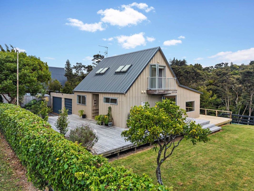 50 Chatham Avenue, Paremoremo, Auckland - Carousel 1