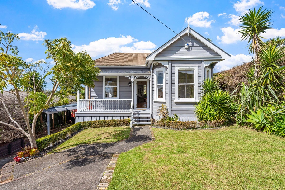 1243 Whangaparaoa Road, Gulf Harbour, Whangaparaoa - Carousel 2