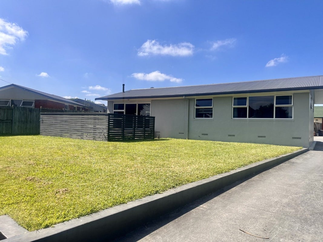 14 Pulham Crescent, Queenwood, Hamilton - Carousel 1