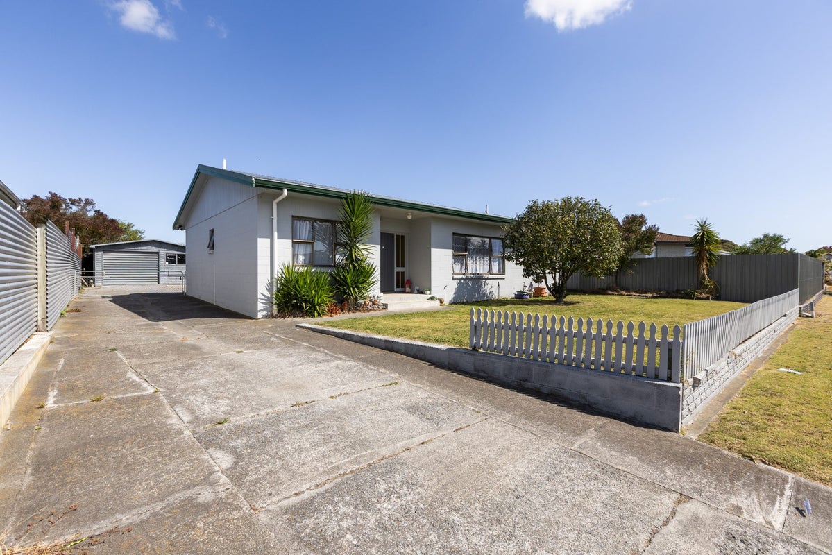 81 Caernarvon Drive, Flaxmere, Hastings - Carousel 1