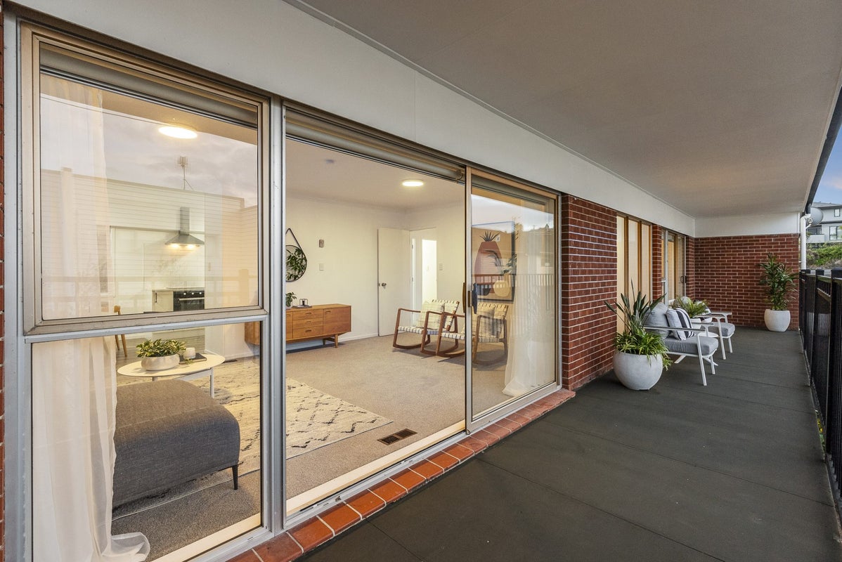 4/8 Wolsley Avenue, Milford, Auckland - Carousel 2