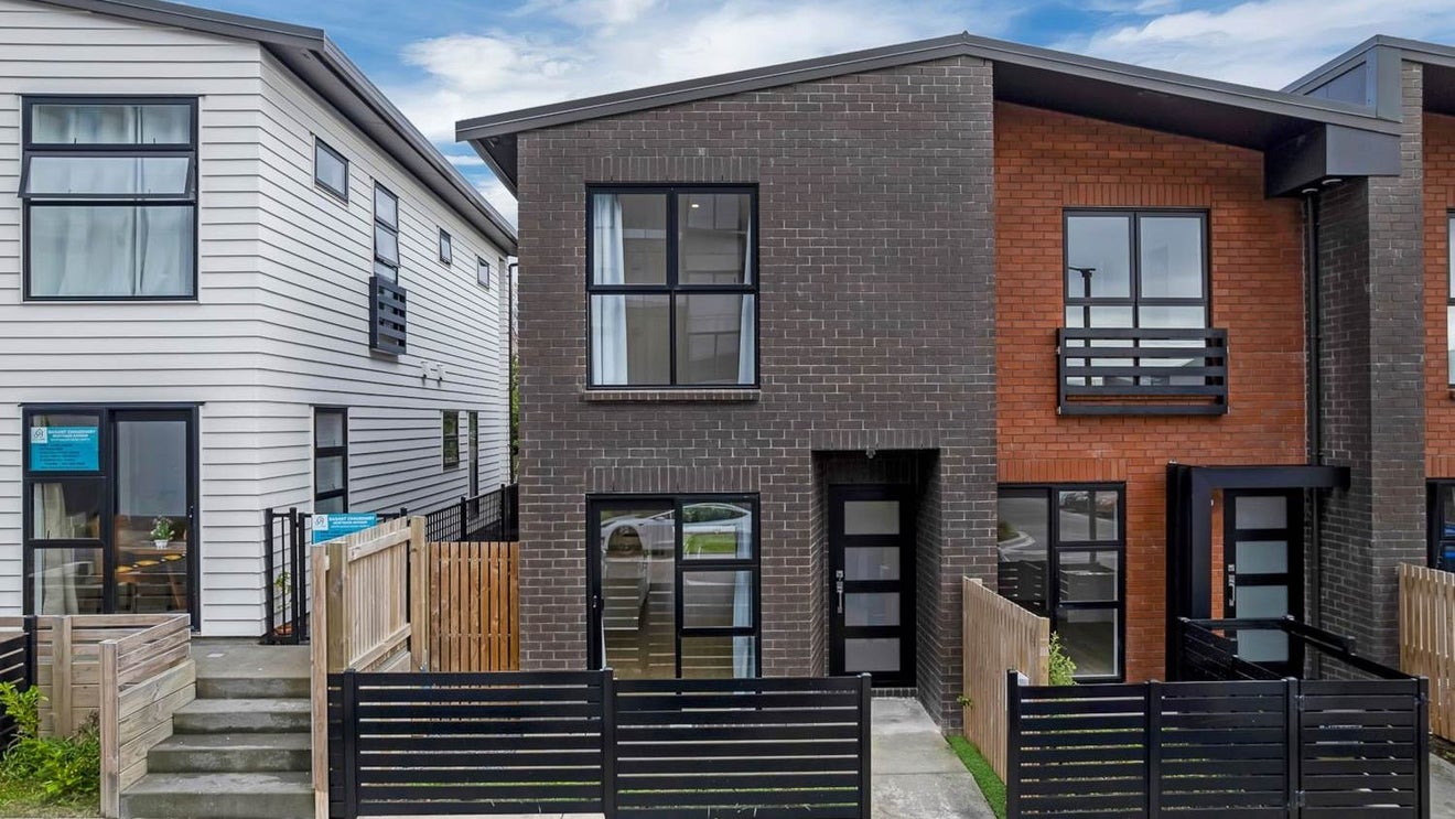 24 Rauemi Way, Te Atatu South, Auckland - Carousel 1