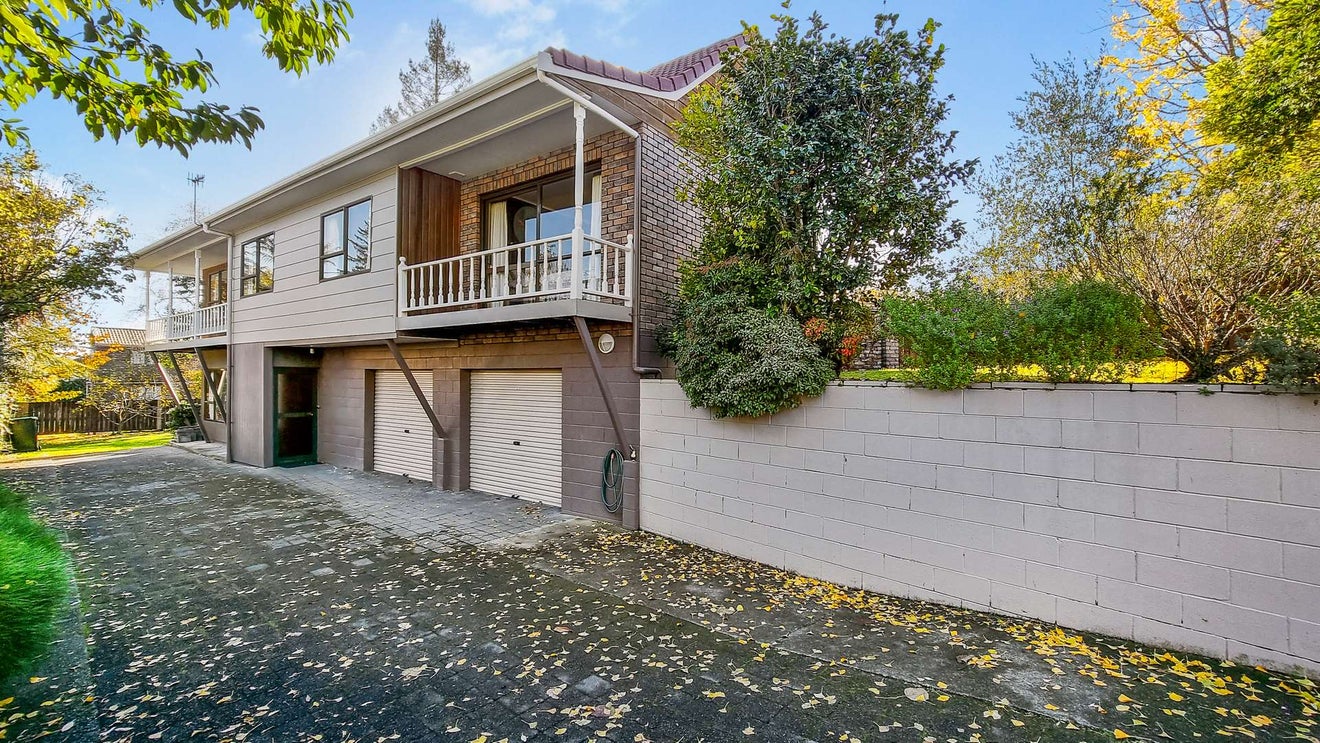 4 Shane Place, Lynmore, Rotorua - Carousel 1