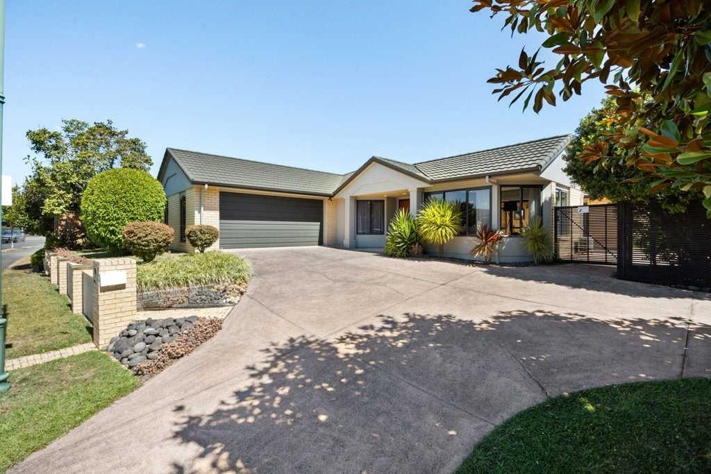 76 Huntington Drive, Huntington, Hamilton - Carousel 1