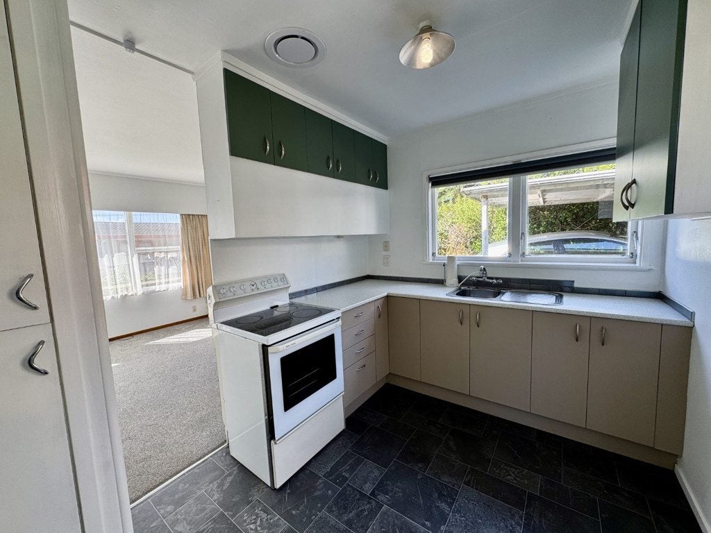 71 Ocean View Road, Hillcrest, Auckland - Carousel 2