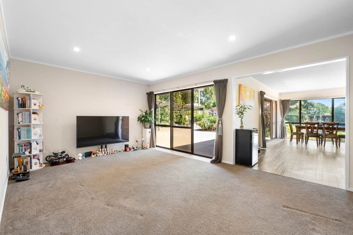 19 Loloma Drive, Half Moon Bay, Auckland - Carousel 2