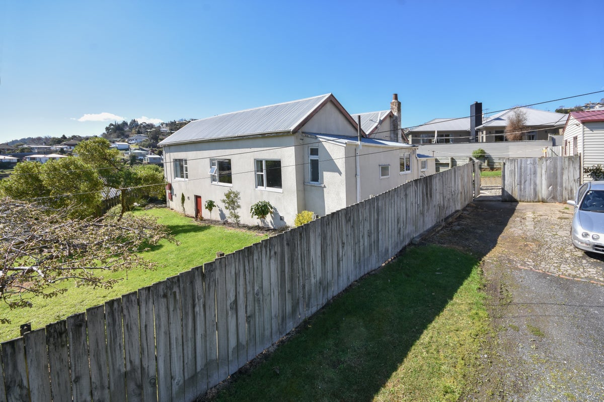 95 Barr Street, Kenmure, Dunedin - Carousel 1