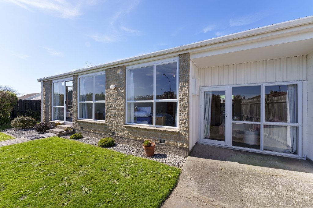 1/1 Westmorland Place, Bishopdale, Christchurch - Carousel 1