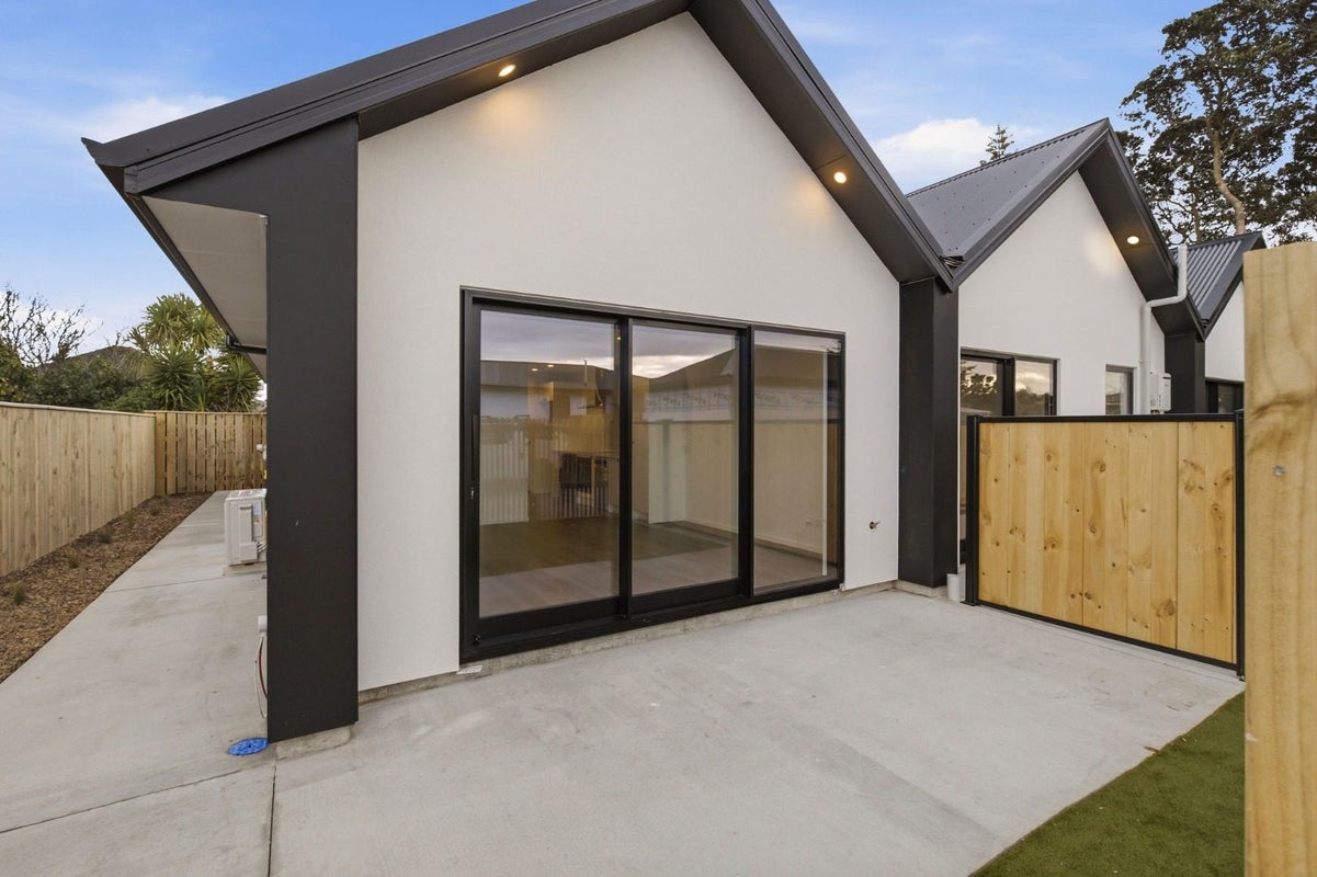 10 Titoki Street, Castlecliff, Whanganui - Carousel 1