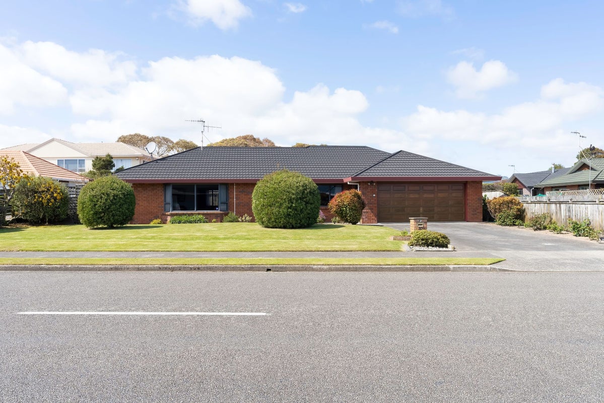 74 Cedar Drive, Paraparaumu Beach, Paraparaumu - Carousel 1