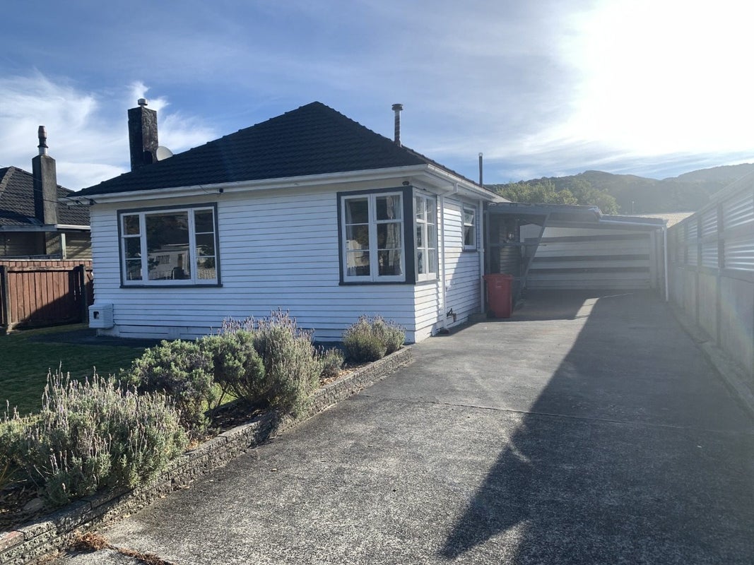 51 Bull Avenue, Wainuiomata, Lower Hutt - Carousel 1