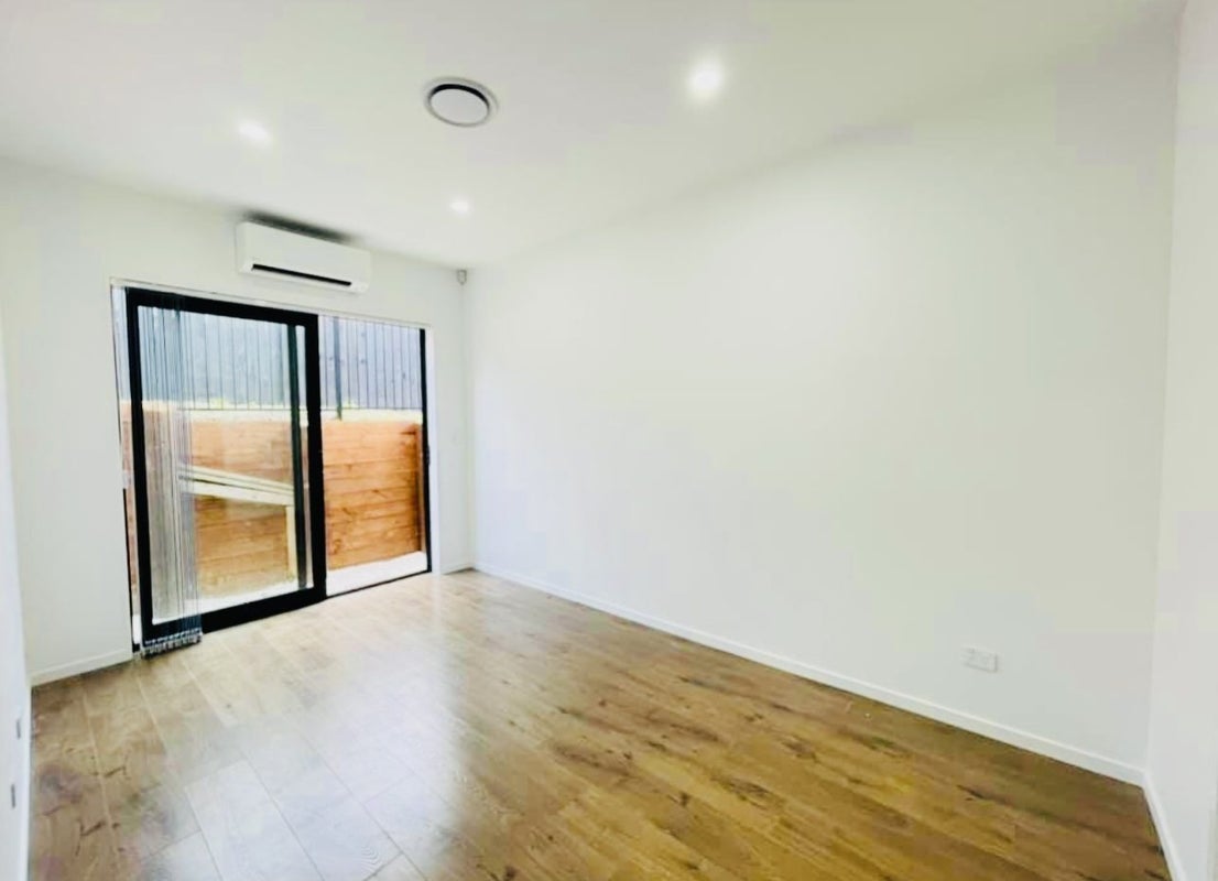 15 Annmarie Avenue, Totara Park, Auckland - Carousel 2