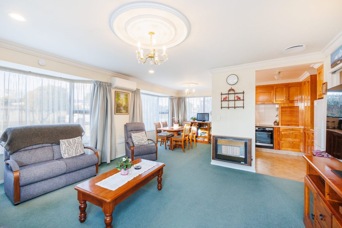 1 Wincanton Place, Awapuni, Palmerston North - Carousel 2